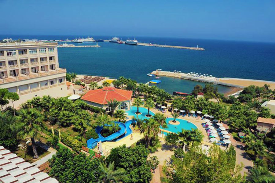 Private Taxi arriving at Oscar Resort Hotel in Kyrenia